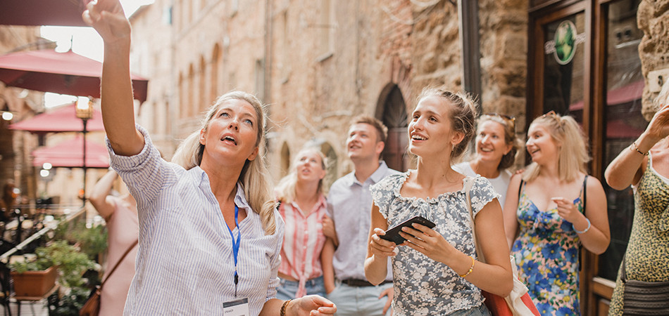 Guided tours & escorted tours Guided tours & escorted tours