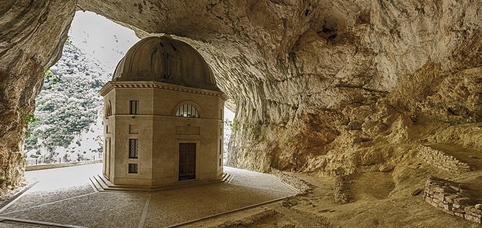 FUERA DE LOS CAMINOS HABITUALES FUERA DE LOS CAMINOS HABITUALES