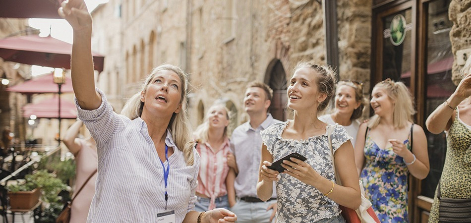 VISITAS GUIADAS E VISITAS ACOMPANHADAS